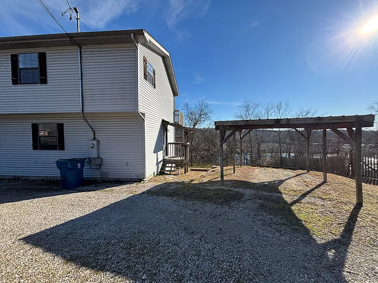 284 Jefferson St — Photo 4
