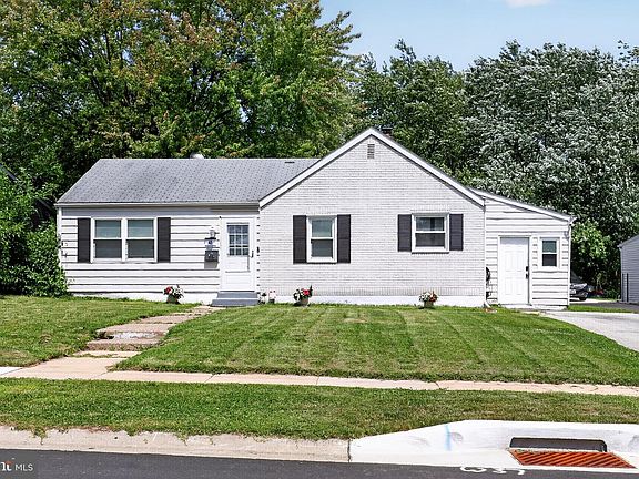 3rd image of 48 Yale Ave