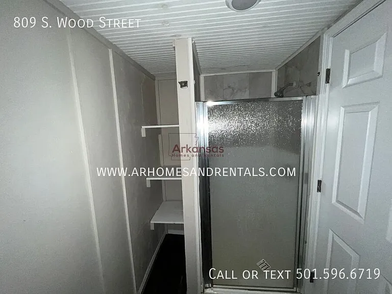 809 S Wood St — Photo 8