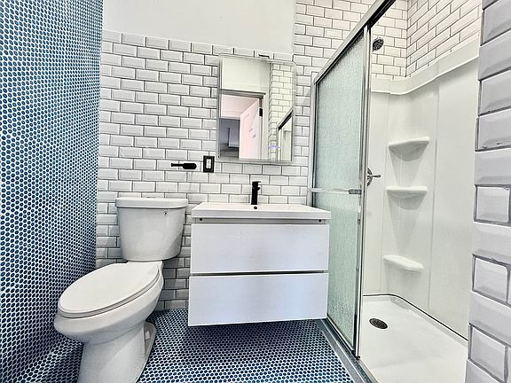 5th image of 188 14th St APT 3L