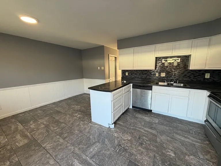 7326 Hazelcrest Dr — Photo 3