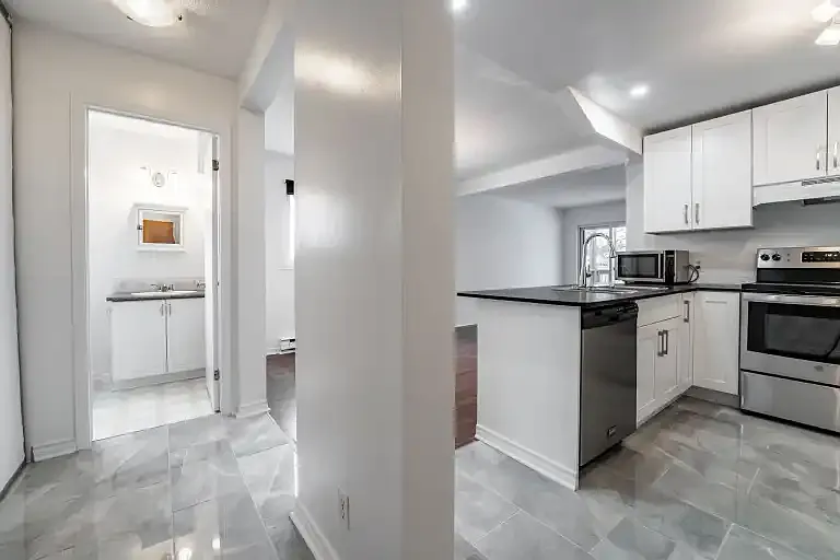 2513 Cleroux Cres #1A — Photo 5