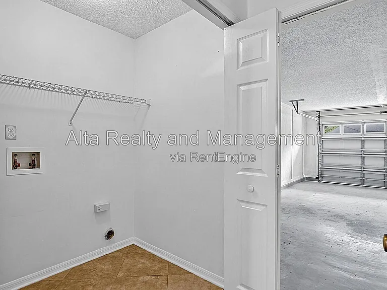 8426 Country Bend Cir W — Photo 27