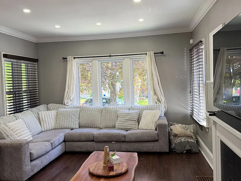 94 Roxborough Ave — Photo 5