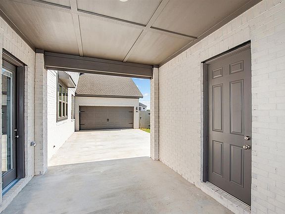 Porte Cochere