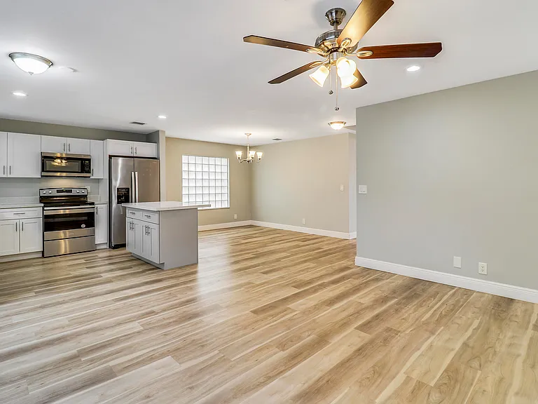 4881 McGill St — Photo 11