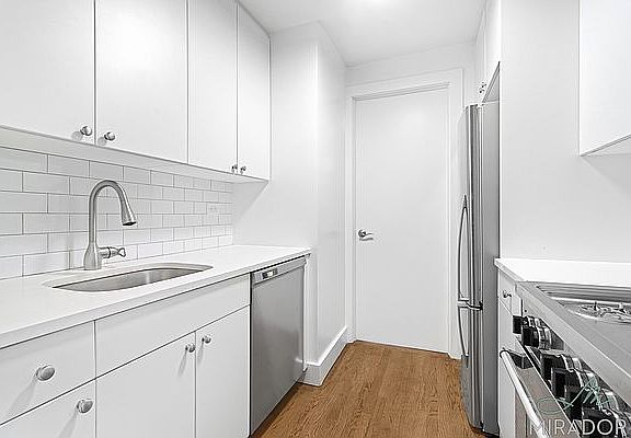 4th image of 330 E 39th St APT 7C