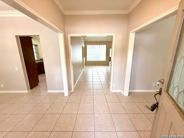 3 bed, 2.0 bath, 2010 sqft, $2,899 — Photo 2
