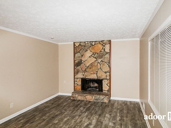 3rd image of 315 Cindy Dr SE