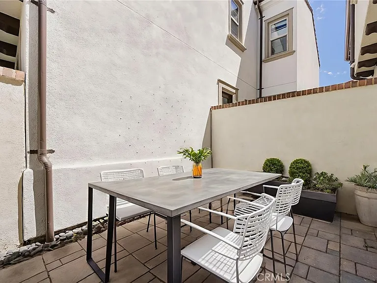 691 E Valencia St — Photo 9
