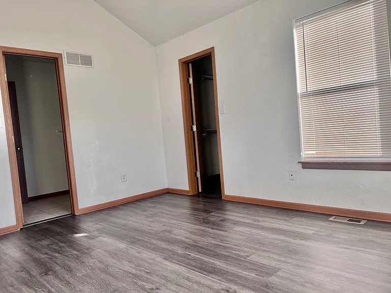 504 SW 6th St — Photo 11