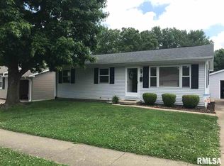 18 Windrush Dr, Jacksonville, IL 62650