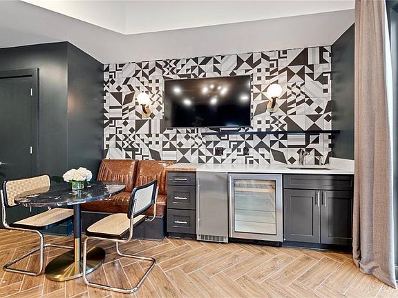 2nd image of 900 Bartholomew St #101
