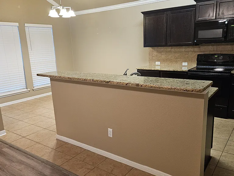 8121 Fieldstone Dr — Photo 4