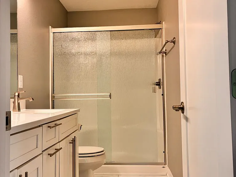 750 SE Westown Pkwy — Photo 25