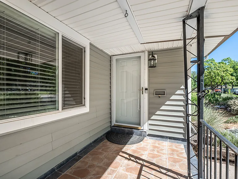 2140 Robin Dr — Photo 5