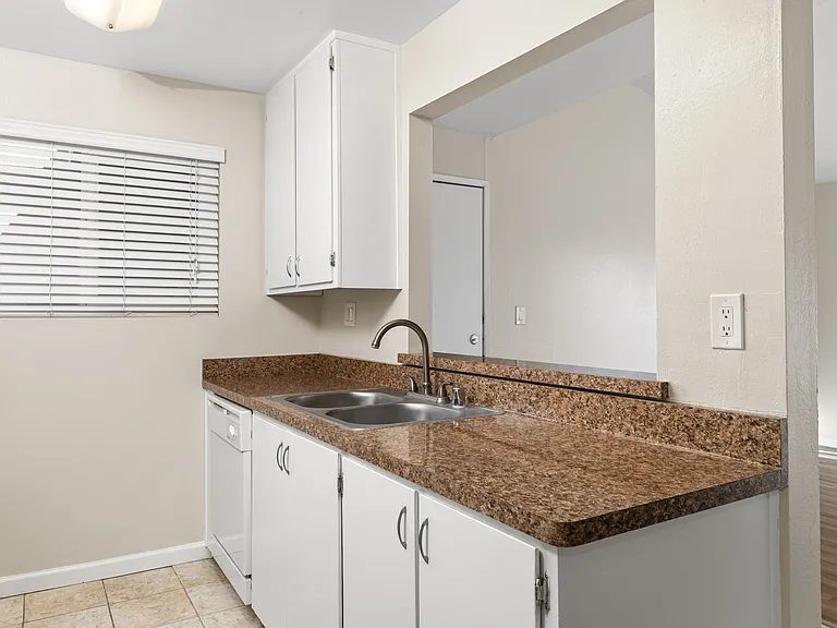 Menlo Pointe — Photo 20