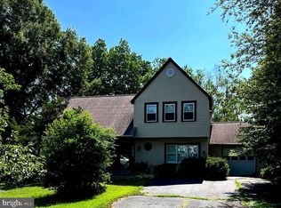 15113 Philip Lee Rd, Chantilly, VA 20151