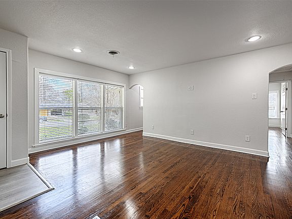 4th image of 869 Peavy Rd