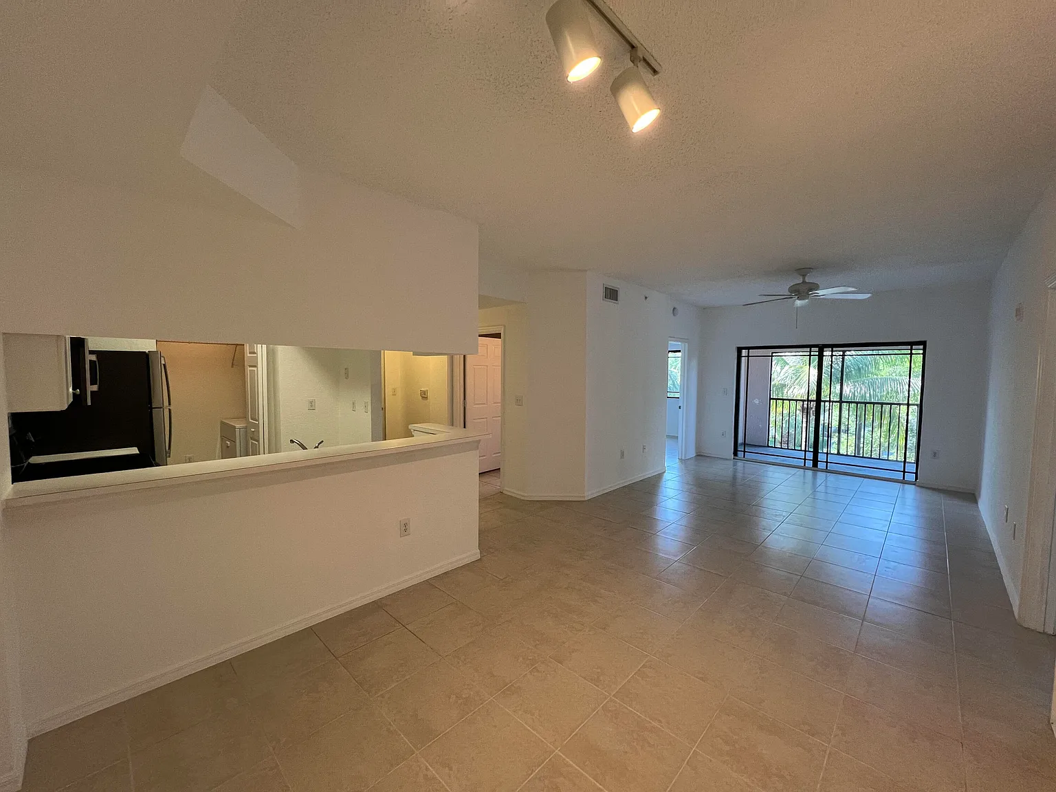 2 bed, 2.0 bath, 978 sqft, $2,400 — Photo 1