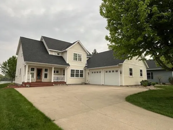 1185 W Shore Dr SW, Hutchinson, MN 55350