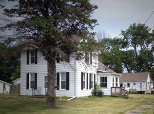 102 S Pine St, Little York, IL 61453
