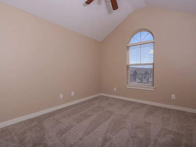 102 Venezia Ln — Photo 23