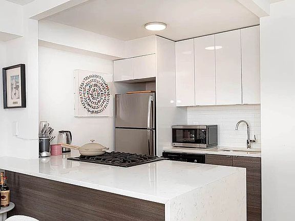5th image of 298 Mulberry St APT 6J