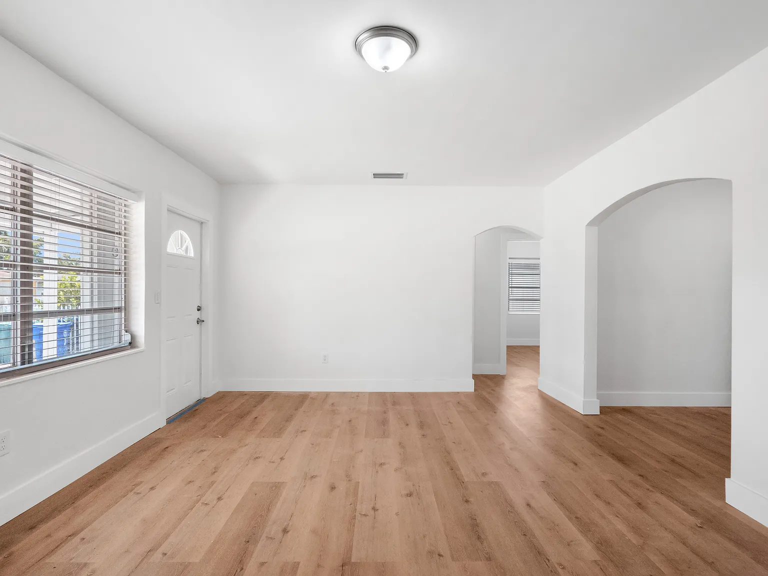 2 bed, 744 sqft, $2,600 — Photo 4