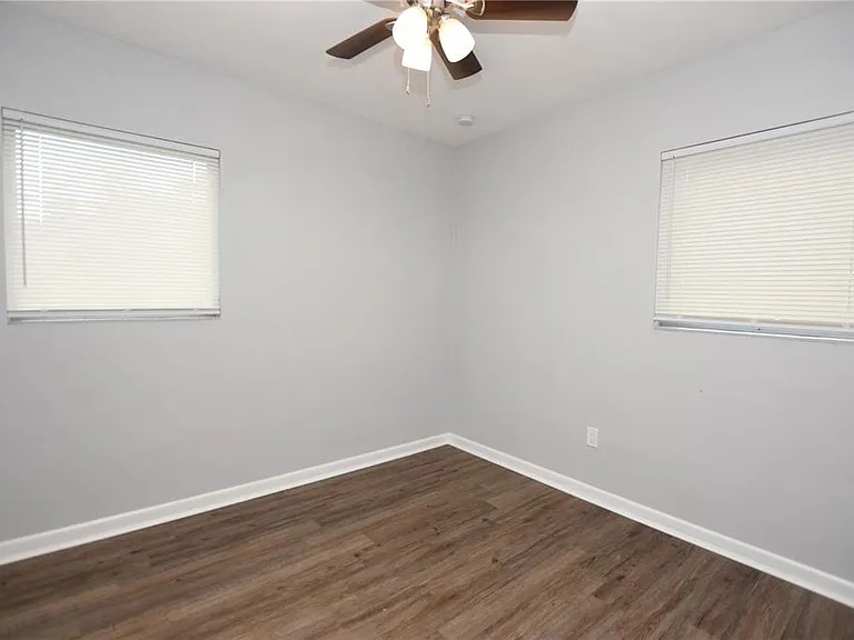2445 Lakeview St — Photo 13