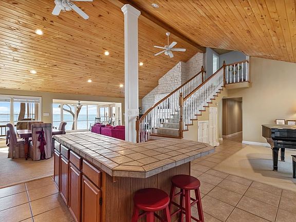 4th image of 272 Harbor Dr