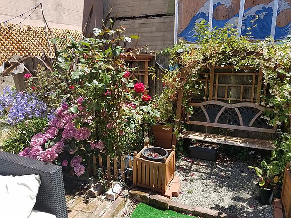2nd image of 81 Albion St #1