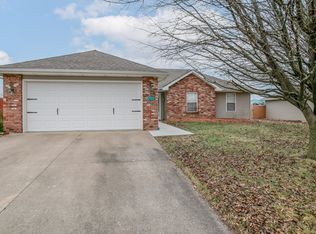 6200 N Gregory Dr, Columbia, MO 65202