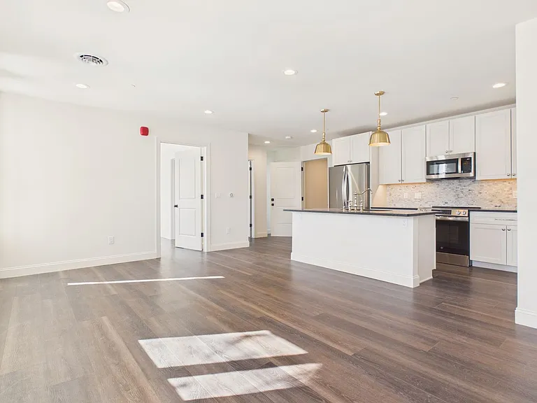 1400 Market St — Photo 5