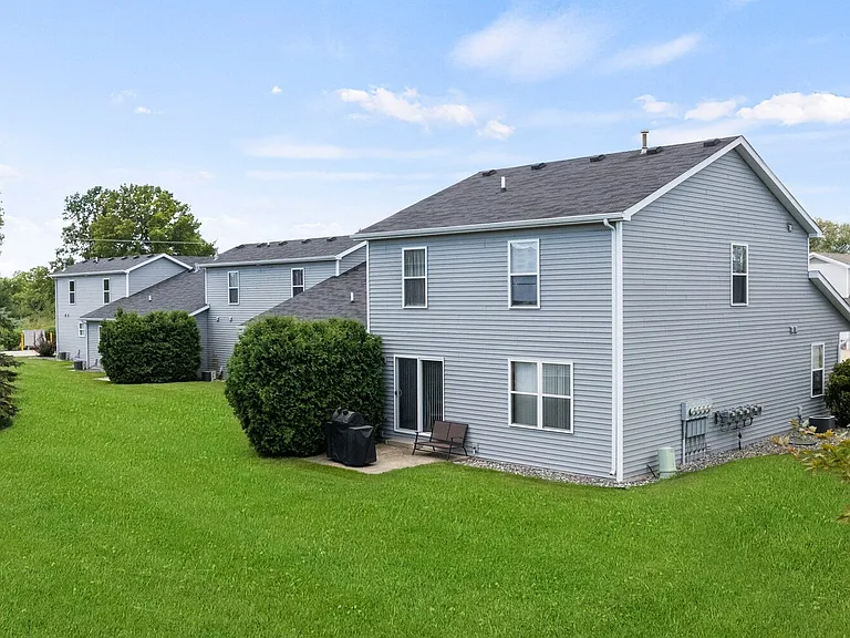 Woodland Creek Townhomes - Saginaw, MI — Photo 18