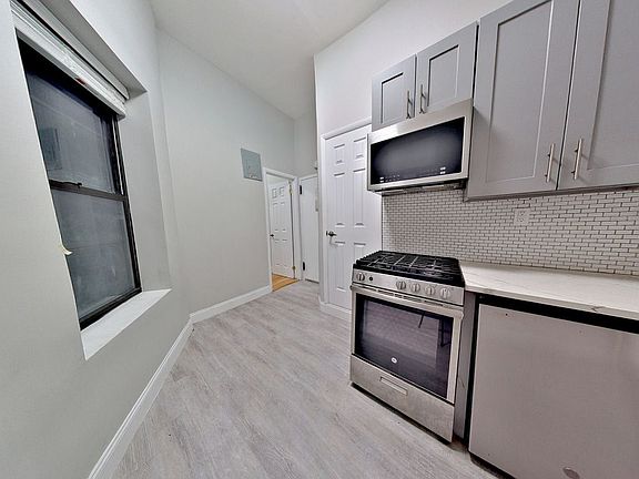 3rd image of 34 E 7th St #2W
