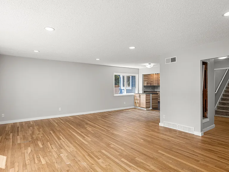 215 SW 131st Ave — Photo 6