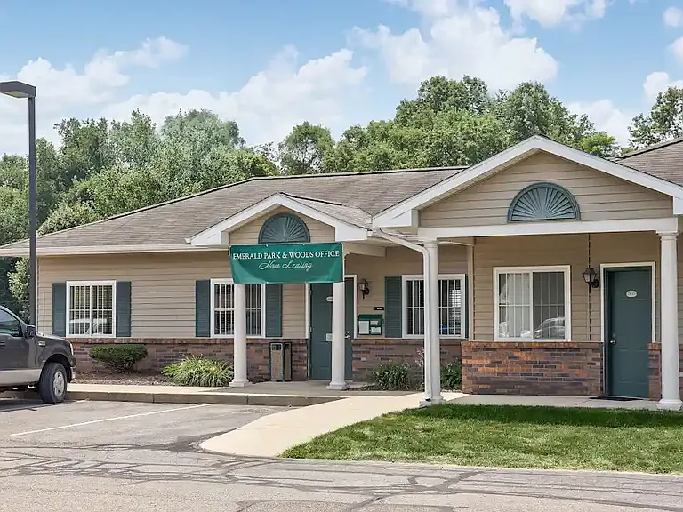 Emerald Park Apartments — Photo 11