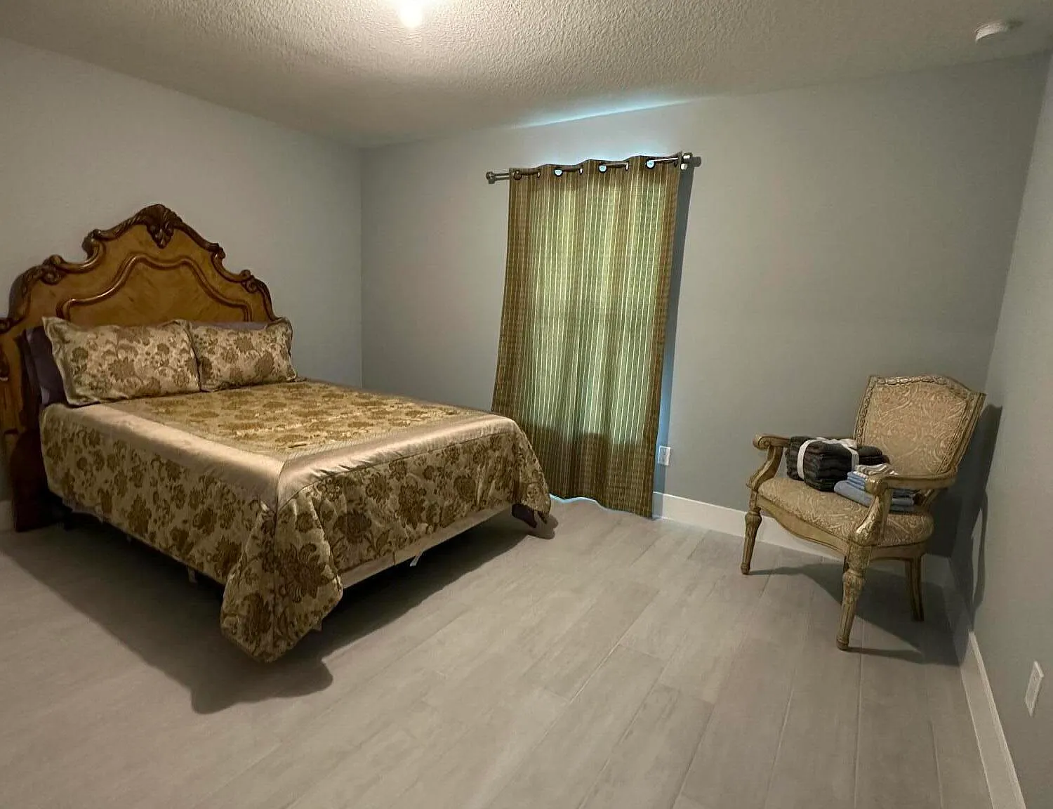 4 bed, 2.0 bath, 2011 sqft, $4,300 — Photo 4