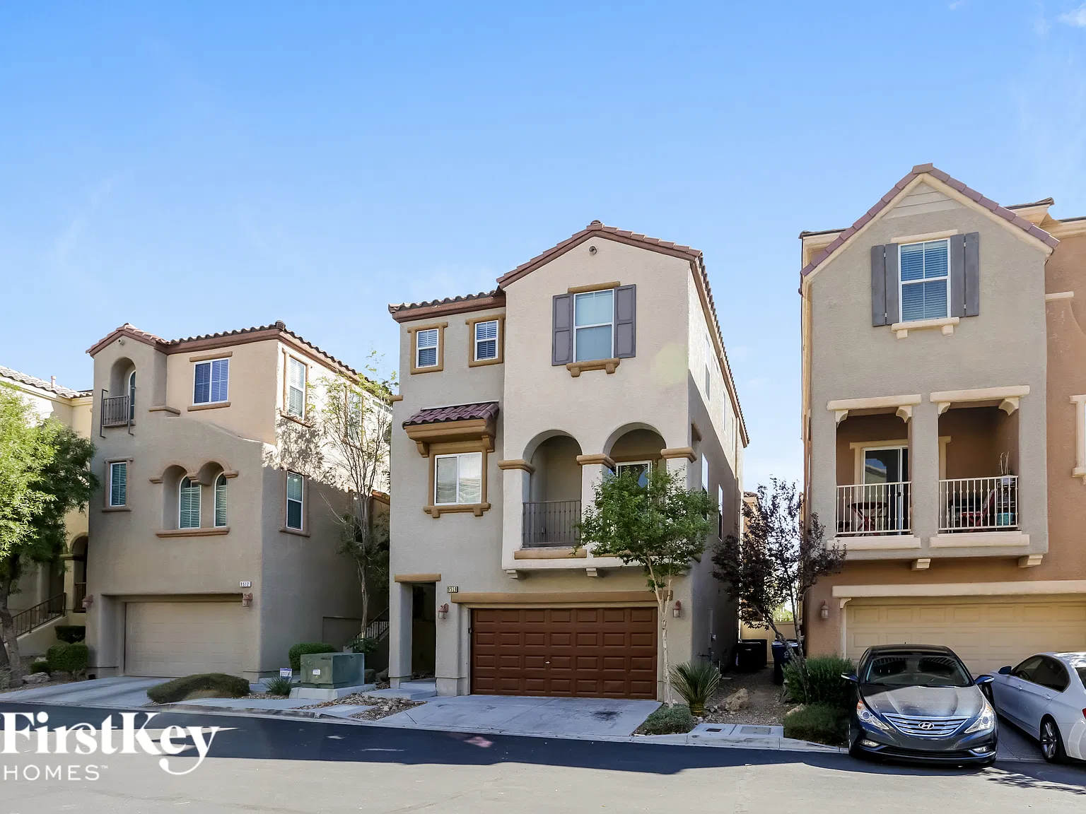 3 bed, 3.5 bath, 1977 sqft, $2,600 — Photo 2