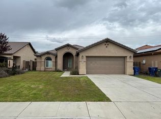 520 Rushcutters Bay Dr, Bakersfield, CA 93307