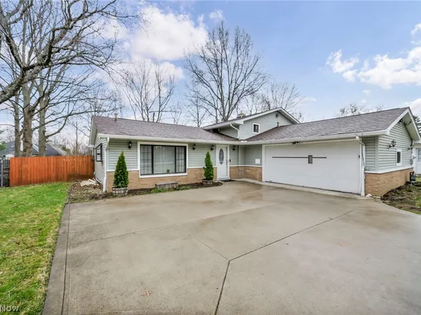 7647 McCreary Rd, Seven Hills, OH 44131