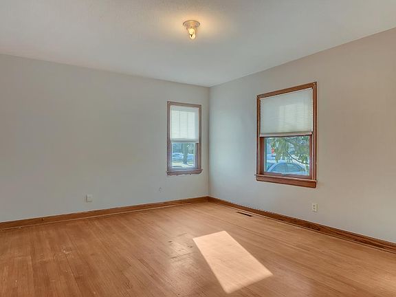 5th image of 808 6th Ave N