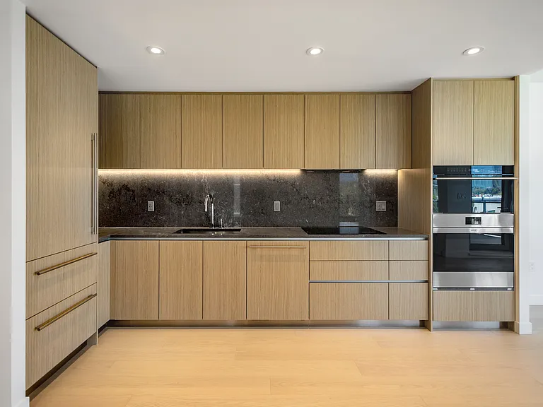 785 Harbour Ave #402 — Photo 2