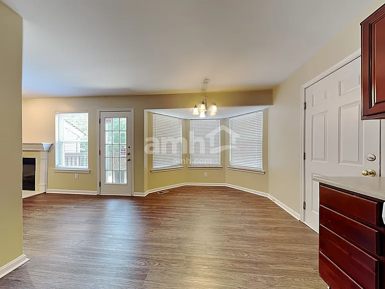 1081 Riverwalk Ct — Photo 4