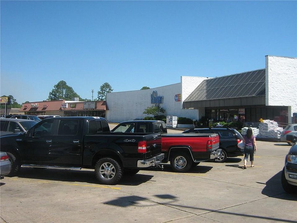 2nd image of 139 W McNeese St