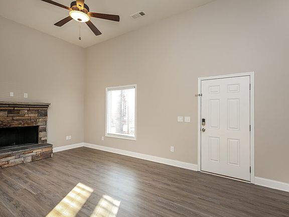 4th image of 80 Emmette Dr