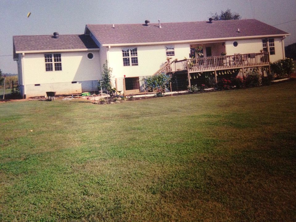 2nd image of 715 Riverbend Trl NE
