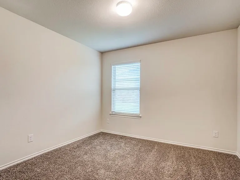 2426 Lupton St — Photo 12