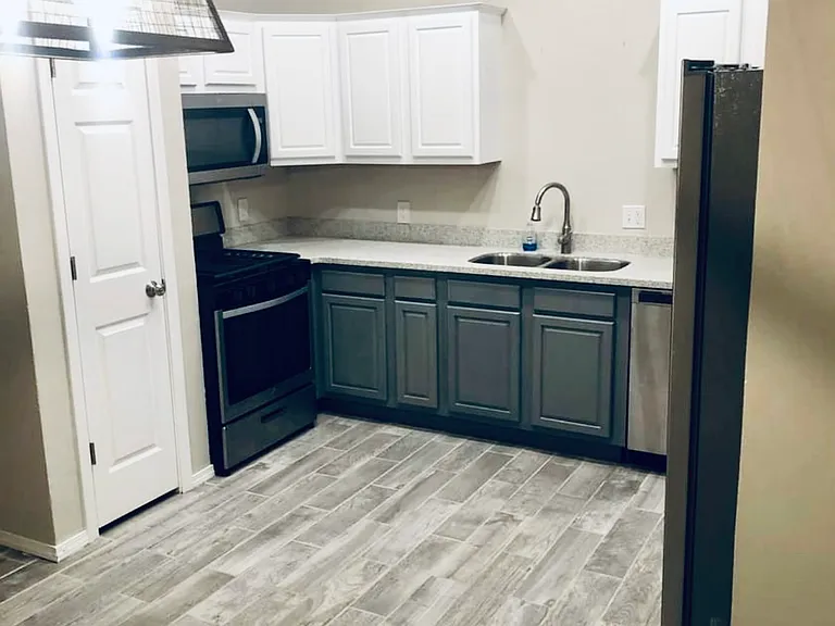 1712 W Palm Pl — Photo 2